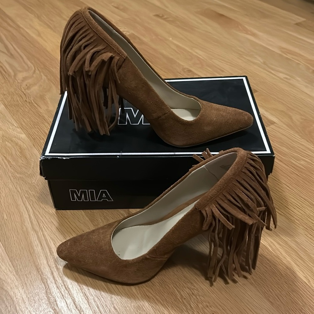 NWOT MIA Fringe heels pumps